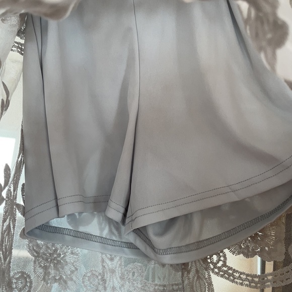 Pink Lily Crossing Paths Lace Maci Grey Romper NWT - Picture 8 of 12